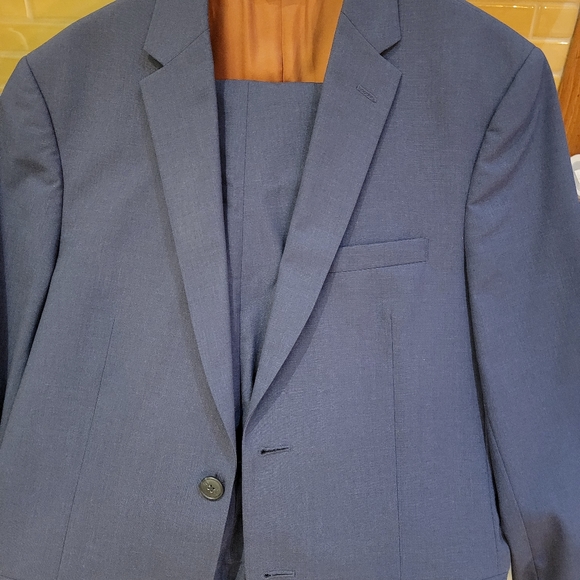 Men suit - Picture 3 of 4